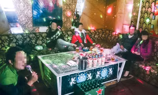 Nhiều người vào quán karaoke thường sử dụng bia, rượu.
