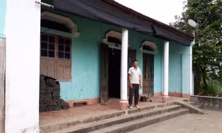 Ngôi nhà ông Nguyễn Văn Văn đã làm từ năm 2005, nhưng vẫn có tên trong danh sách được nhận tiền hỗ trợ làm nhà 167 năm 2009. Ảnh: Hoàng Lam.