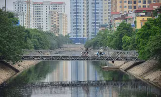 Sông Kim Ngưu trong tình trạng ô nhiễm nghiêm trọng.