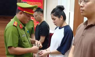 Khởi tố, bắt tạm giam Quang Linh Vlogs và Hằng Du Mục liên quan đến vụ kẹo rau củ Kera