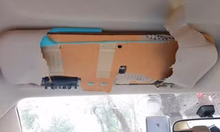 Khách Việt giật mình với tấm chắn nắng xe Vios làm từ 'bìa' carton 