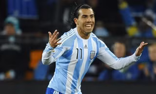 Argentina ‘cải tổ’, Tevez vẫn bị loại
