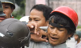 Chủ nợ giật tiền dân nghèo