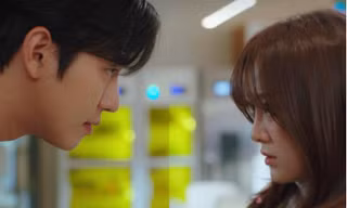 Hẹn Hò Chốn Công Sở tập 5: Kim Sejeong sấp mặt vì bị "chim thủy tổ" Ahn Hyo Seop trả đũa