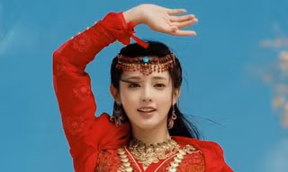 Số nhọ như Bành Tiểu Nhiễm: Hết phim "xếp kho" vì Phạm Băng Băng đến Trương Triết Hạn