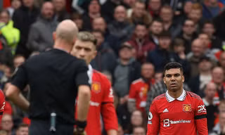 HLV Ten Hag 'nổi khùng' với trọng tài vì thẻ đỏ của Casemiro, ám chỉ MU bị 'đánh hội đồng' 