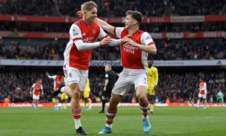 Sao trẻ lập kỷ lục giúp Arsenal áp sát tốp 4