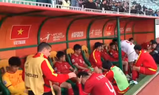 Đội trưởng U20 Iran sang tận nơi an ủi U20 Việt Nam, nói lời ấm lòng sau trận đấu 