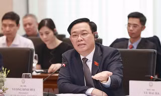Chủ tịch Quốc hội Vương Đình Huệ phát biểu tại buổi tiếp. (Ảnh: Doãn Tấn/TTXVN)