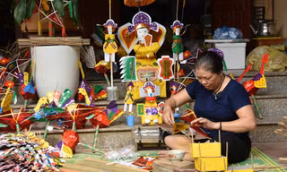 Nghệ nhân cuối cùng làm đèn Trung thu làng Hậu Ái