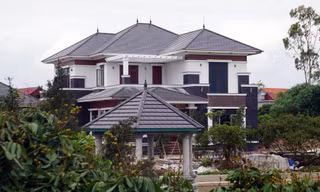 Tòa lâu đài tráng lệ xây trái phép trên đất Nông trường Quý Cao.
