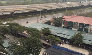 Hình ảnh bãi trông xe trái phép cạnh bến xe Mỹ Đình.