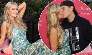 Paris Hilton sang chảnh, đắm đuối 'khóa môi' tình trẻ 
