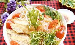 Lạ miệng với bún chả cá thu