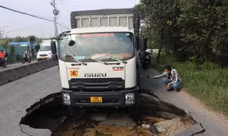 Sở GTVT yêu cầu ngăn chặn 'hố tử thần' xuất hiện ở TPHCM