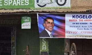Banner thông báo bán vé xem tường thuật trực tiếp bầu cử Tổng thống Mỹ tại ngôi làng Kogelo, Kenya