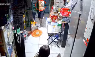 Chủ tiệm tạp hóa ở TPHCM bị đánh tới tấp vì không bán dao lúc rạng sáng 