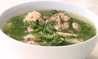 Cách làm canh cá thát lát nấu cải xanh mát lành, bổ dưỡng