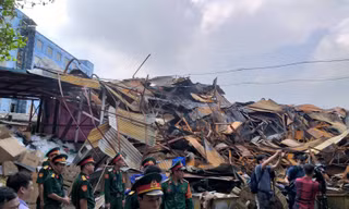 Cảnh tan hoang đổ nát bên trong nhà máy Rạng Đông sau nửa tháng xảy ra vụ cháy