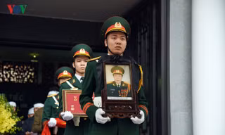 Gia đình, bạn bè nghẹn ngào tiễn đưa NSND Doãn Tần về cõi vĩnh hằng