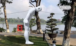 Tranh luận việc đặt địa điểm tượng 'Người đàn ông cúi chào' ở Huế