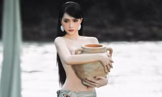 Hương Giang trông 'bỏng mắt' với hình ảnh bán nude, lần hiếm hoi làm điều táo bạo trong sự nghiệp