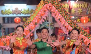Hoa hậu Thùy Tiên gây ‘náo loạn’ trên đường phố, khán giả toát mồ hôi với loạt sự cố khó đỡ