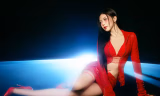 Liz Kim Cương 'chơi tất tay' với sự 'lột xác' táo bạo chưa từng có trong sự nghiệp khiến netizen không khỏi trầm trồ