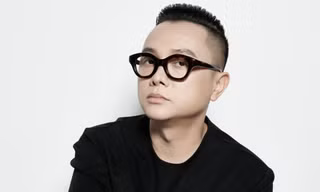 'Nhà thiết kế của các ngôi sao' Nguyễn Công Trí mang lụa Lãnh Mỹ A lên tạp chí lừng danh Vogue