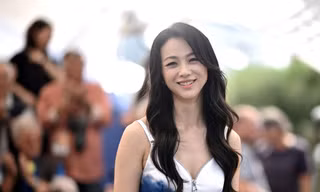 Nữ minh tinh suýt mất cả sự nghiệp vì 'cảnh nóng', bất ngờ tái xuất đầy quyến rũ tại LHP Cannes 2022