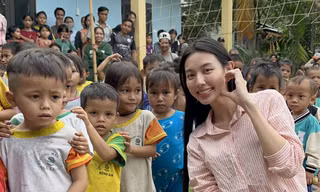 'Hoa hậu quốc dân' Thùy Tiên để mặt mộc tổ chức nấu ăn cho trẻ em vùng cao, mang điện đến hai điểm trường tại Quảng Nam