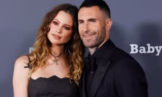 Adam Levine sụp đổ hình tượng: Muốn lấy tên của bạn gái đặt cho con trai, bị 5 cô nàng tố ngoại tình