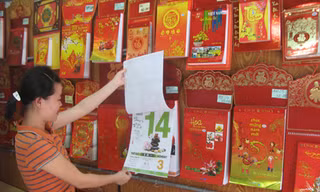 Giá lịch năm nay tăng nhẹ, khoảng 5-10% so với năm ngoái