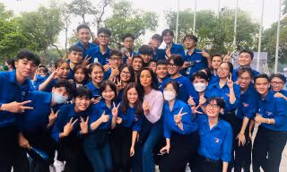 Hoa hậu H’hen Niê giao lưu với bạn trẻ tại lễ tổng kết giai đoạn 1,2 và cuộc thi tương tác trực tuyến “Thanh niên chuẩn - Nói không với định kiến giới”