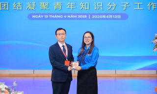 Thanh niên Việt - Trung hiến kế giải pháp thu hút trí thức trẻ
