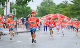 Hàng nghìn thiếu nhi Bình Thuận chạy gây quỹ làm việc tốt