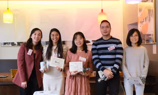 Chị Đào Thùy Anh (ngoài cùng), bên trái và các vị khách mời tại chương trình tọa đàm InspiTalk với chủ đề Chuyển đổi ngành nghề - Theo đuổi đam mê