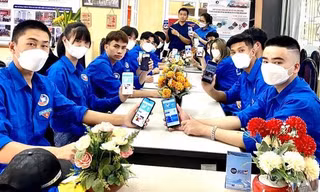 Đoàn viên ĐH Sư phạm Thể dục thể thao cập nhật thông tin trên Phần mềm quản lý đoàn viên