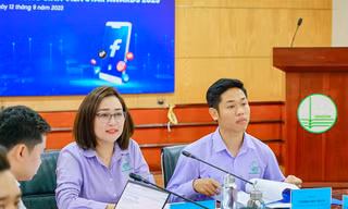 Sinh viên thi tiếng Anh về ứng xử trên mạng xã hội