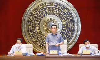 Chủ tịch Quốc hội Vương Đình Huệ phát biểu tại buổi làm việc 