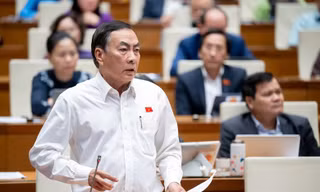 Bị kỷ luật, buộc thôi việc không được hưởng trợ cấp thất nghiệp, liệu có bất công?