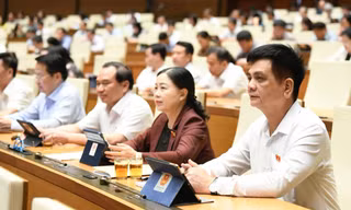 Quốc hội bàn nội dung liên quan cán bộ, công chức và tổ chức chính quyền địa phương