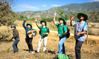 Nhóm bạn trẻ tái sinh rừng, trồng cây giống tạo sinh kế cho bà con