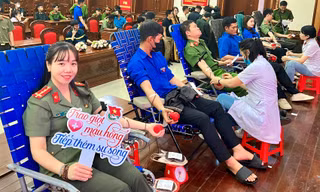 Nữ đại úy công an năng nổ trong công tác vận động hiến máu tình nguyện 