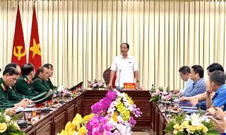 Phó Chủ tịch Quốc hội Trần Quang Phương làm việc với Bộ Chỉ huy Quân sự tỉnh Đắk Lắk