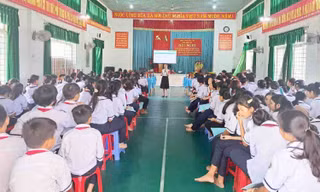 Học sinh dân tộc thiểu số được trang bị kiến thức pháp luật về bình đẳng giới
