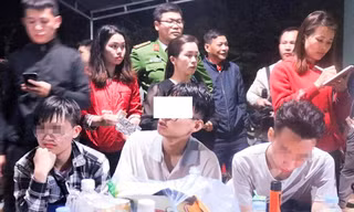 Học sinh được giải cứu về trong đêm. 