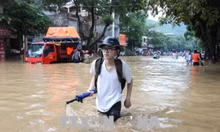 Trong môn thi đầu tiên đã có 10 sĩ tử không đến được điểm thi do mưa lũ