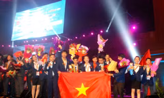 Đoàn Việt Nam ăn mừng tại lễ bế mạc