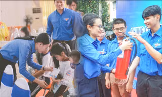 Ngày Thanh niên cùng hành động: Đoàn viên TP.HCM ra quân đảm bảo an ninh trật tự cho Tết 2023